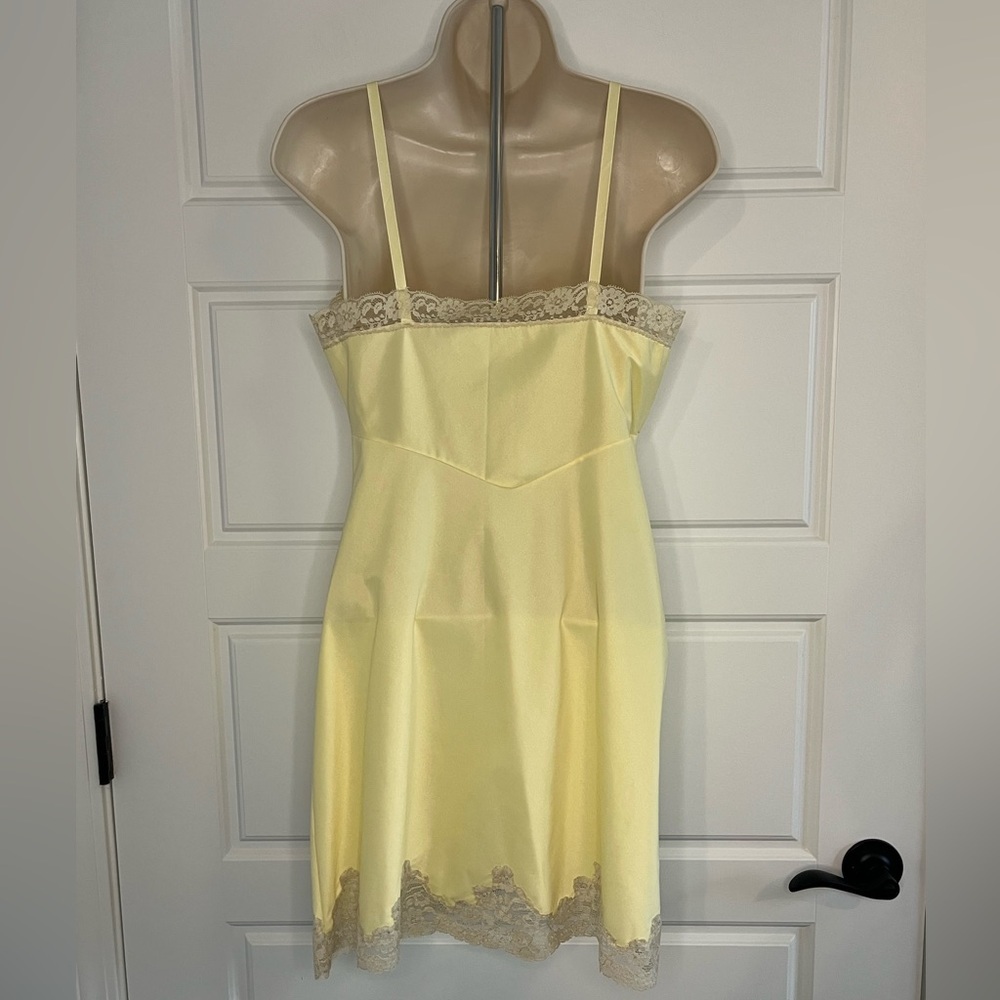 Vintage Pale Yellow Slip with Beige Lace Trim - Picture 6 of 13